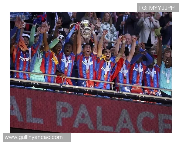 巴黎圣日耳曼大胜里昂四球晋级足总杯精彩瞬间回顾