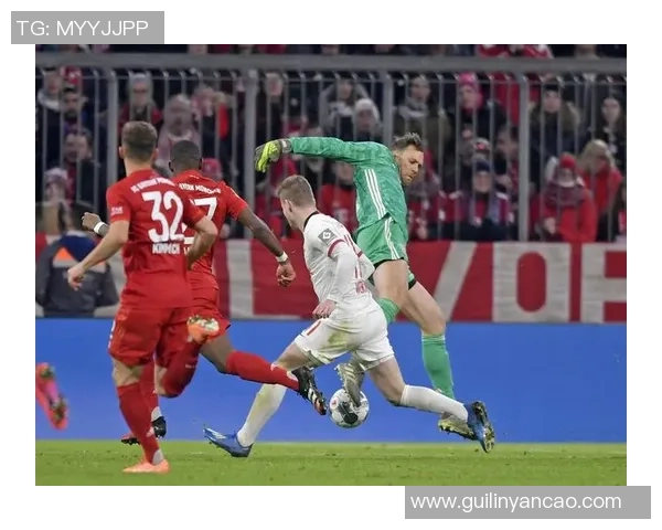 意甲焦点战：拜仁与莱比锡战成平局争议判罚引发全场热议