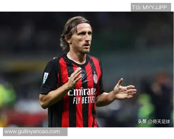 欧冠激战：AC米兰惊险逆转尤文图斯争议判罚引发全场热议