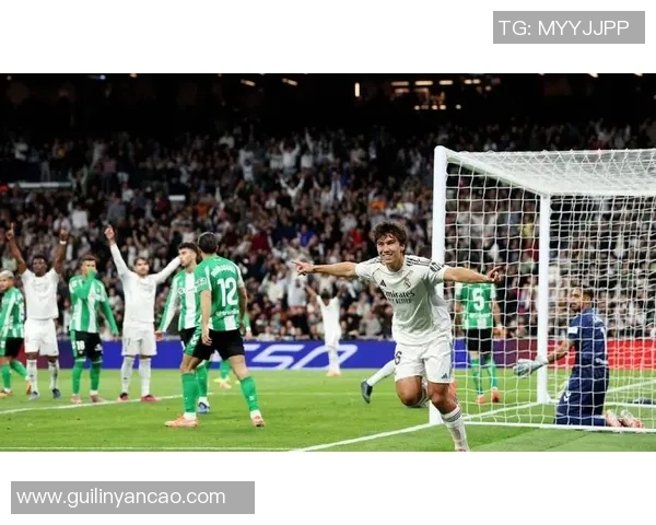 中超赛场惊现大冷门巴黎圣日耳曼狂胜皇马引发争议判罚热议