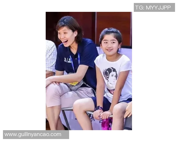 姚明携女儿共同成长的温馨时光与篮球梦想的传承之路
