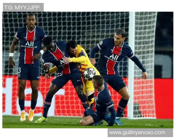 中超激战巴黎圣日耳曼狂胜国米四球引发争议判罚引爆全场气氛 中超激战巴黎圣日耳曼狂胜国米四球引发争议判罚引爆全场气氛