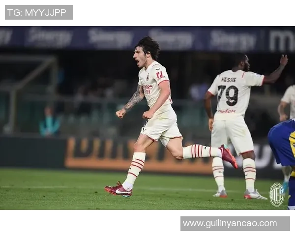 意甲焦点战：AC米兰逆转曼联乌龙球成关键瞬间战术解析