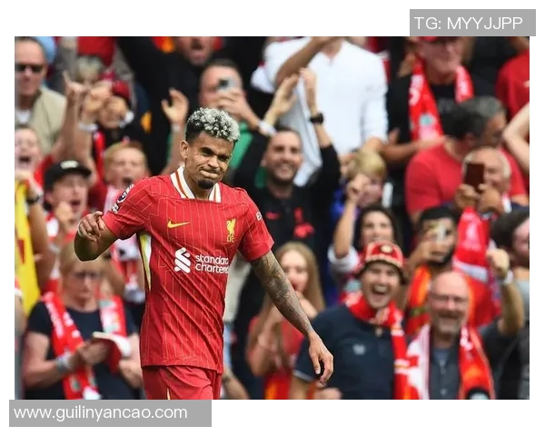 欧联杯巴萨大胜利物浦红牌争议引发全场热议与讨论