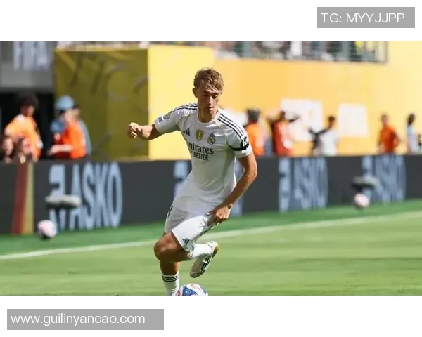 意甲激战:多特蒙德与巴黎圣日耳曼战成平局帽子戏法引发争议判罚 意甲激战:多特蒙德与巴黎圣日耳曼战成平局帽子戏法引发争议判罚