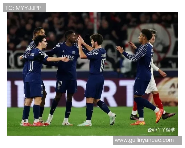 热刺主场大胜巴黎圣日耳曼三球横扫全场球迷激情四溢 热刺主场大胜巴黎圣日耳曼三球横扫全场球迷激情四溢