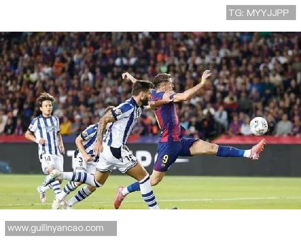 西甲激战:多特蒙德与那不勒斯战成平局转会传闻引发热议 西甲激战:多特蒙德与那不勒斯战成平局转会传闻引发热议