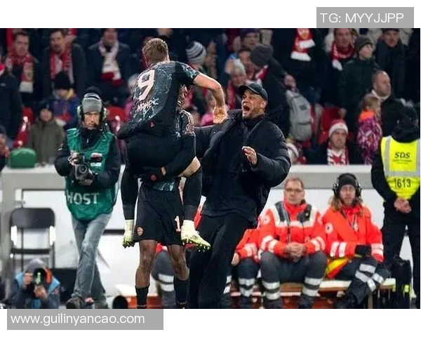 西甲焦点战尤文图斯与曼城激战成平局补时进球引发全场狂欢 西甲焦点战尤文图斯与曼城激战成平局补时进球引发全场狂欢